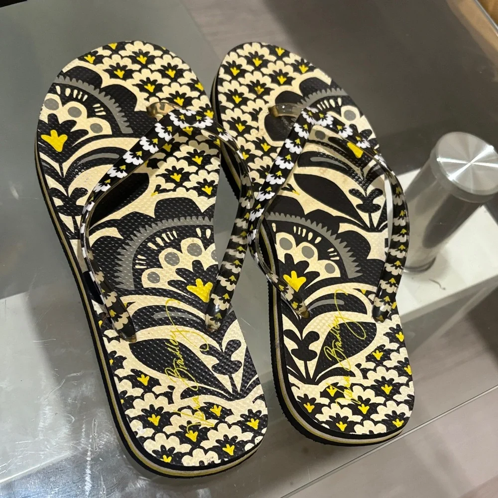 Vera Bradley Flip Flops - Picture 1 of 4